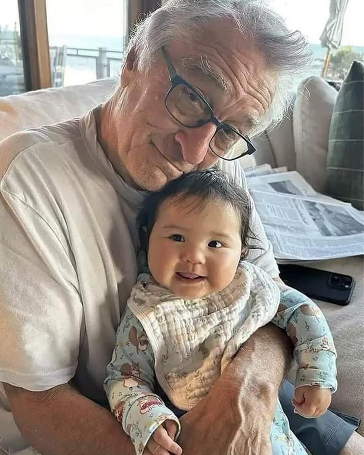 Robert De Niro 80 años de edad con su hija de 9 meses Gia