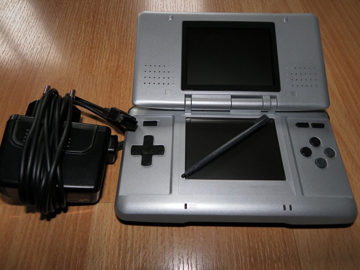 Imagina que retrocedes en el tiempo, llegas a casa y te dispones a encender tu DS. ¿Qué juego sale e