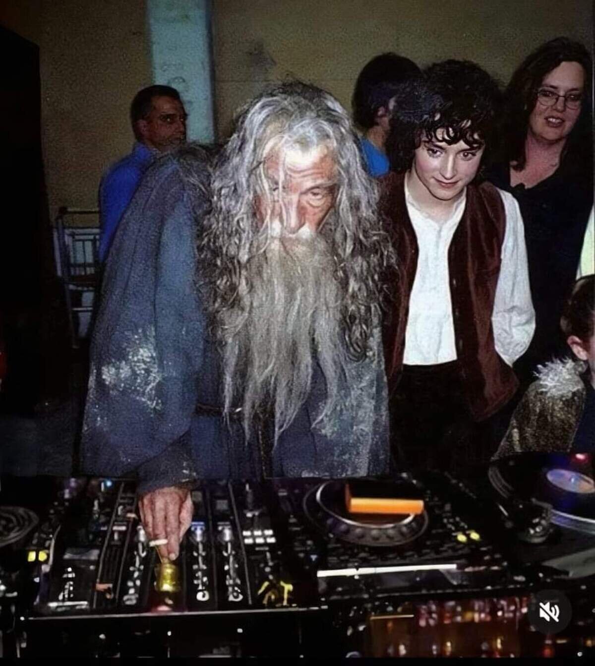 Yo estuve allí, Gandalf; yo estuve allí hace 3000 años, cuando pinchabas temazos.