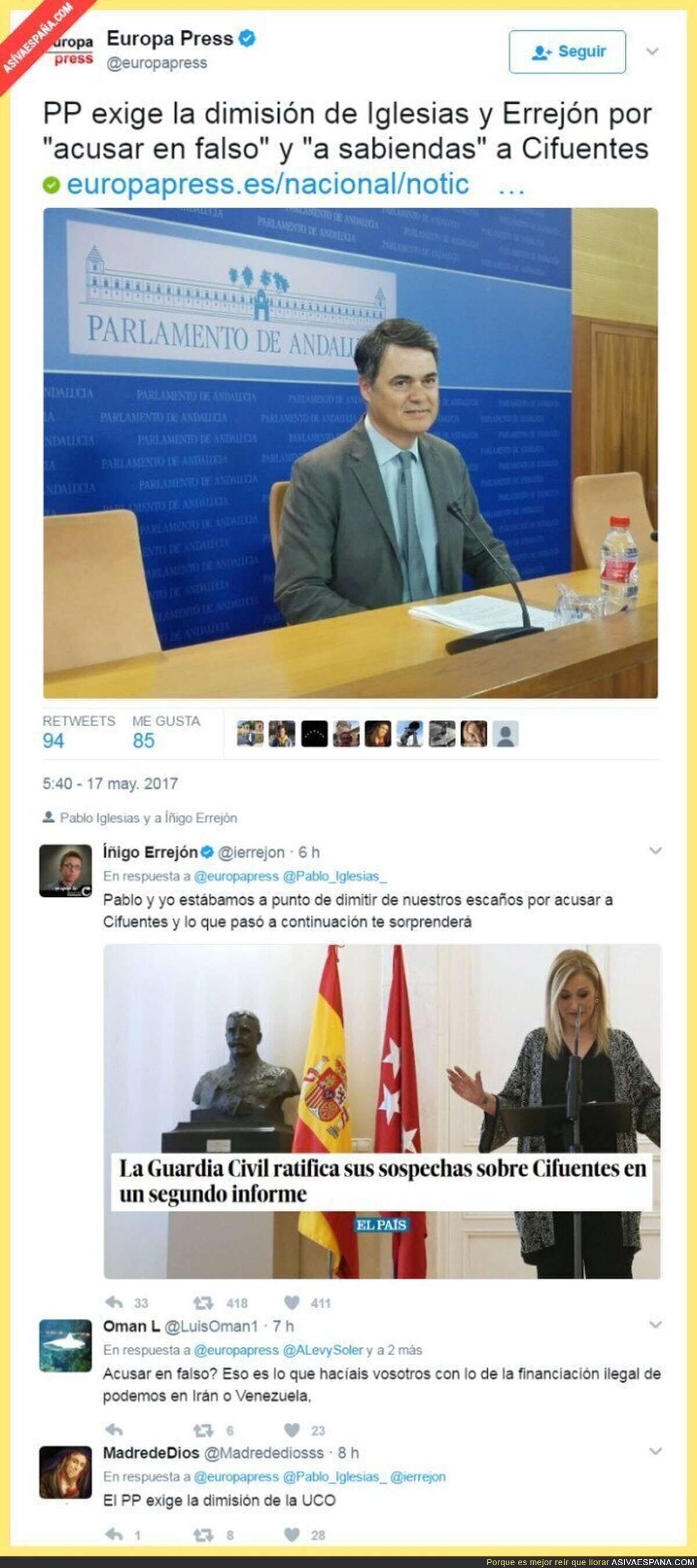 Errejón se saca la chorra y sacude a Carlos Rojas con ella