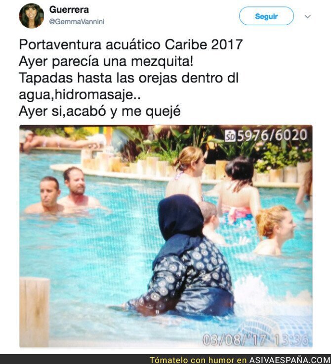 totalmente tapada en una piscina