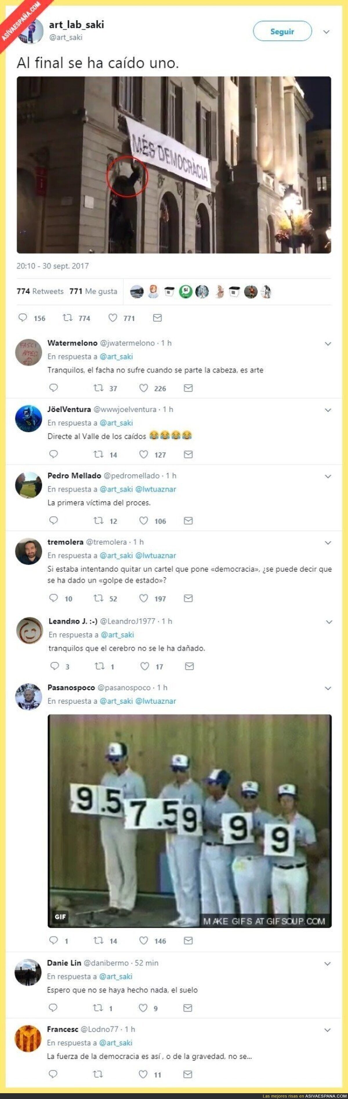 Un hombre se cae al suelo intentando arrancar una pancarta y todo Twitter se ríe de él