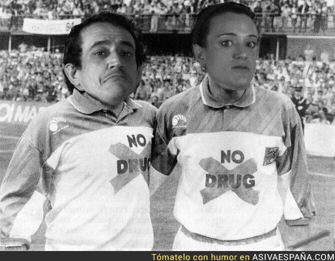 80087 - Simón Pérez y Silvia Charro, expertos en economía, hacen el vídeo del año supuestamente bajo los efectos de las drogas