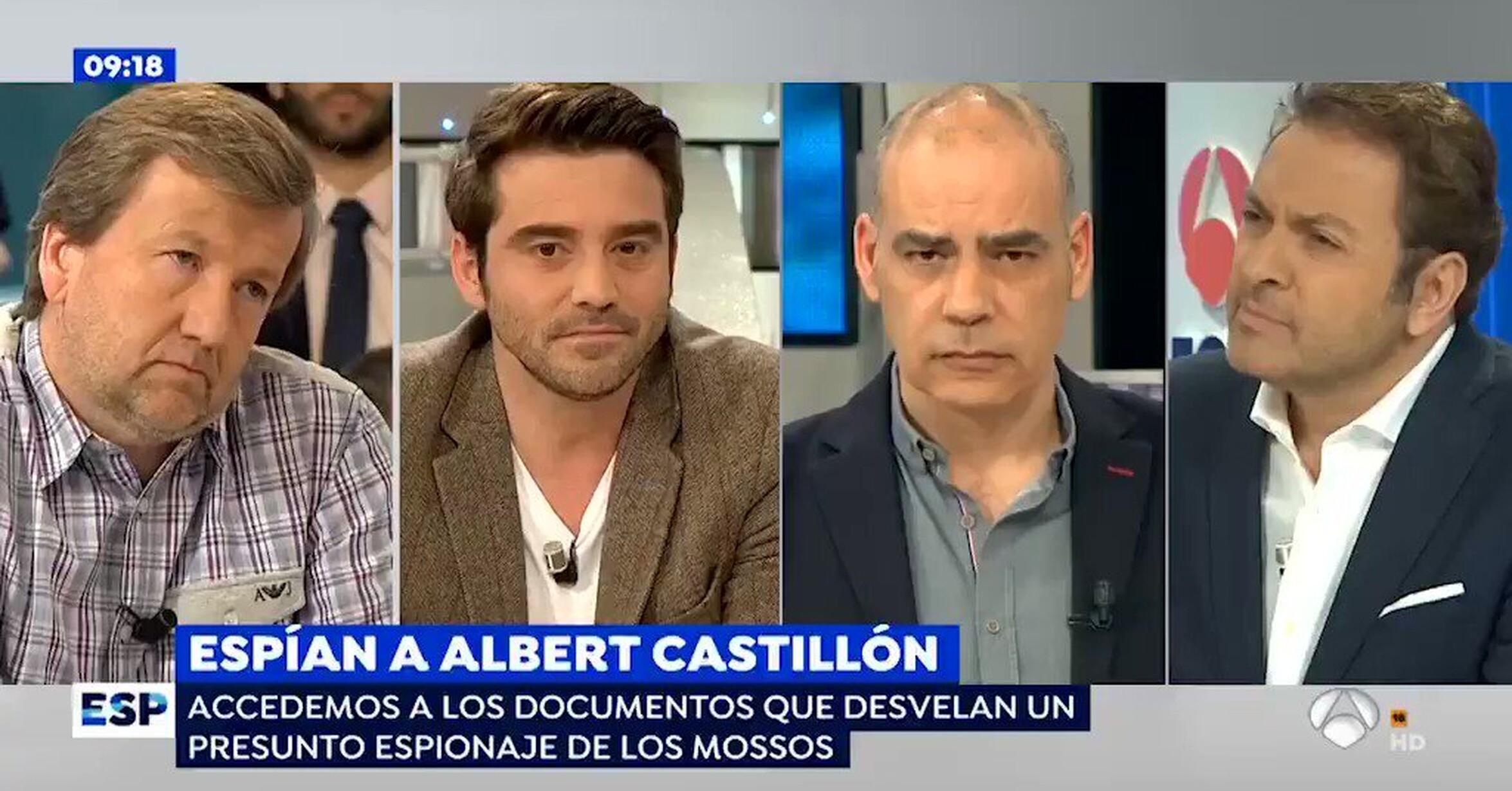 Imagina Un Espejo Publico Totalmente Mudo Solamente Viendo La