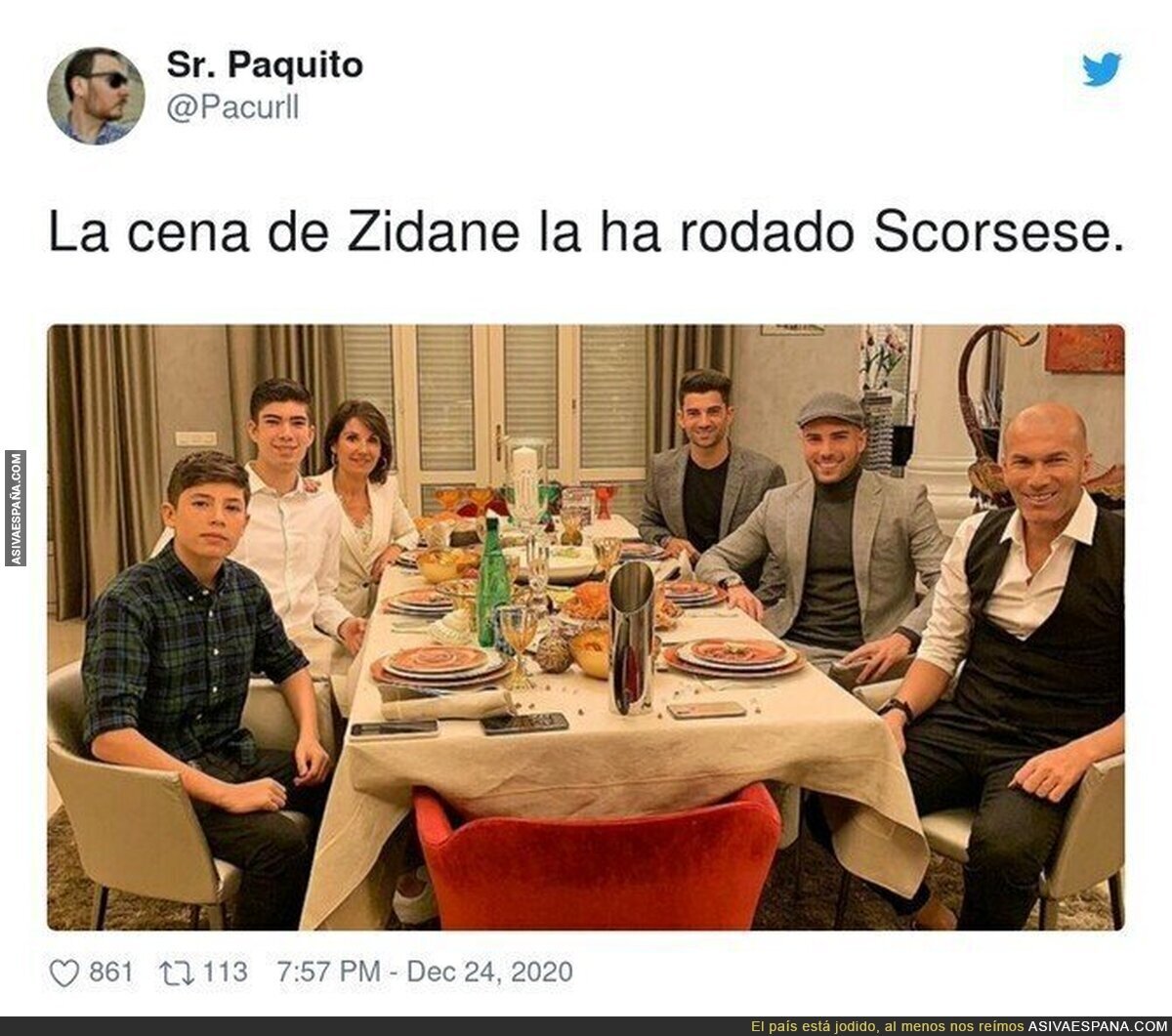 Lucas Vázquez sacando la foto