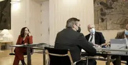 LaSexta se pega un tiro en el pie denunciando esta foto de Isabel D&iacute;az Ayuso sin mascarilla