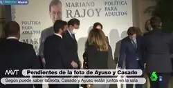 Rajoy intenta colocar juntos a Casado y a Ayuso para la foto pero no ha podido ser. Recordemos que el libro se llama &lsquo;Pol&iacute;tica para adultos