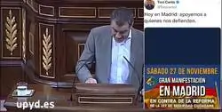 Surrealista: Toni Cant&oacute; manifest&aacute;ndose contra la derogaci&oacute;n de la Ley Mordaza,,ley que &eacute;l mismo rechaz&oacute; cuando estaba en UPYD