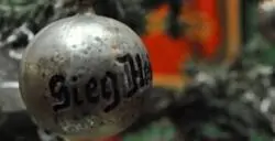 El &aacute;rbol de Navidad en Madrid con la ayuda de VOX