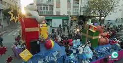 La imagen m&aacute;s surrealista de la Cabalgata de los Reyes Magos ocurri&oacute; en C&aacute;diz con este oso