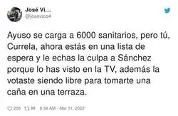 Haci&eacute;ndole caso a la TV