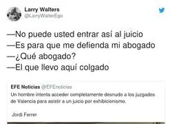 El nudista se la saca antes del juicio