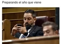 Santiago Abascal buscando outfit