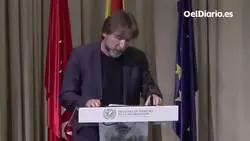 Antonio de la Torre, durante la entrega del t&iacute;tulo de 'alumna ilustre' a Ayuso en la Complutense: "Docentes, sanitarios... Los trabajadores p&uacute;blicos son los que merecen ese reconocimiento"