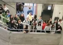 Brutal: Con estos c&aacute;nticos recibi&oacute; la Complutense a su alumna ilustre Isabel D&iacute;az Ayuso