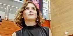 La foto 'fake' de Isabel D&iacute;az Ayuso que lo est&aacute; petando por la poca ropa que lleva