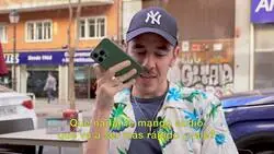 Mucha gente as&iacute; existe por el Mundo con el m&oacute;vil