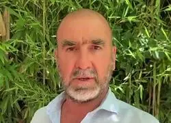 Eric Cantona siempre en mi equipo: "No olvidemos que Julian Assange sigue detenido en Reino Unido por desvelar cr&iacute;menes de guerra de Estados Unidos"