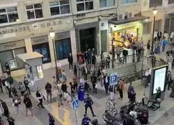 As&iacute; trata la polic&iacute;a de Jos&eacute; Luis Mart&iacute;nez Almeida a un octogenario en plena calle