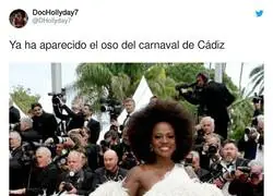 M&iacute;ralo, en la alfombra roja, por @DHollyday7