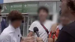 Unos menores de edad trolean a Cake Minuesa en plena calle hablando de las ayudas que reciben