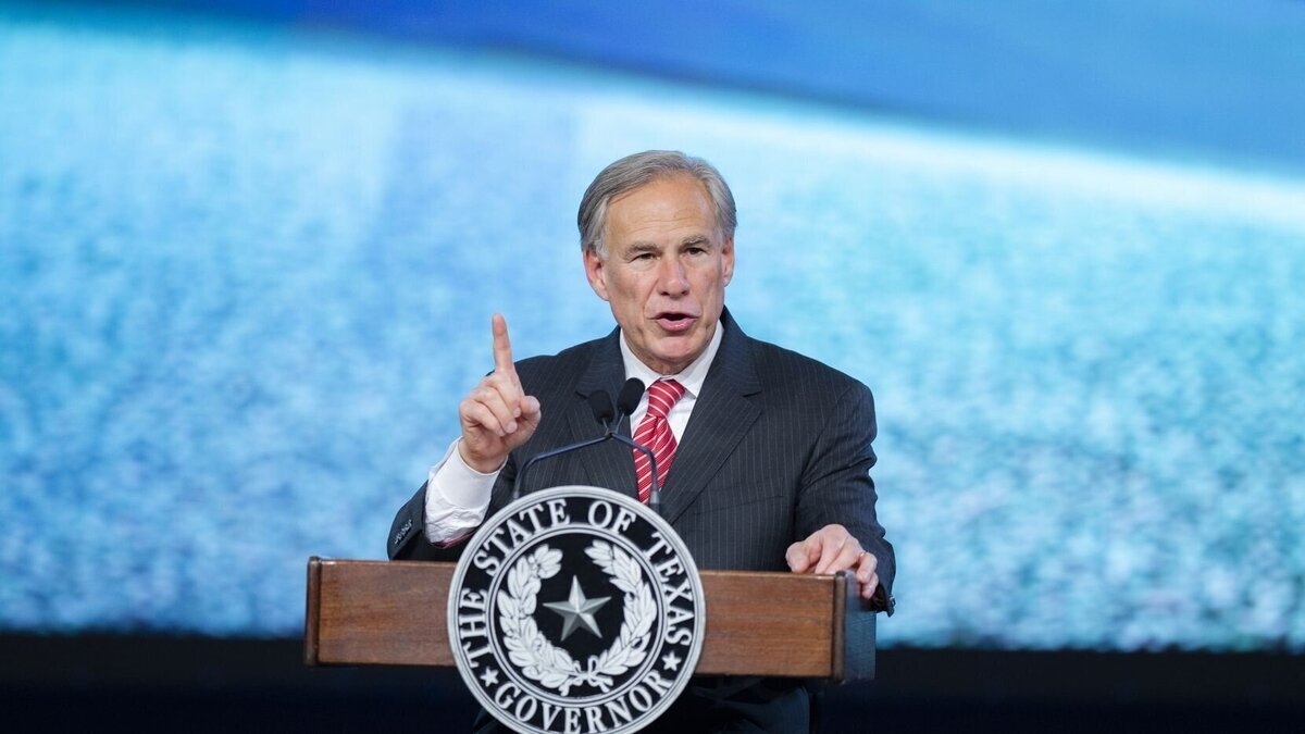 El gobernador de Texas ha instalado estas sierras flotantes en el Río Grande contra los migrantes