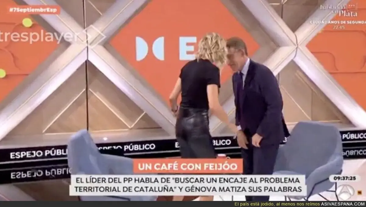 La surrealista escena de Susanna Griso y Feijóo dándose dos besos