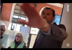 A esto se dedica el pol&eacute;mico acosador de Oscar Puente