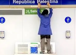 La genial acci&oacute;n de unos activistas en el Metro de Madrid cambiando los nombres