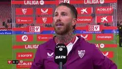 As&iacute; se enzarz&oacute; Sergio Ramos con un aficionado de las gradas del Pizju&aacute;n tras perder el partido en Liga