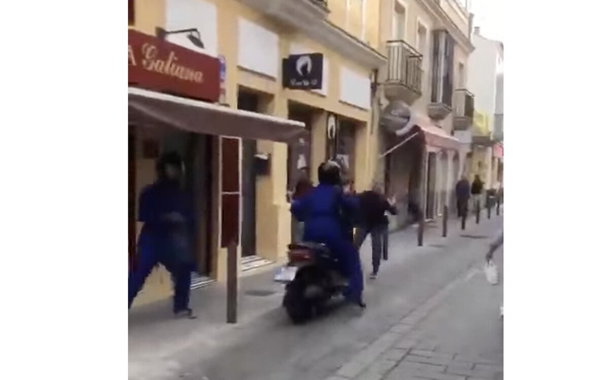 Atracan una joyer&iacute;a de pleno d&iacute;a y los vecinos lo impiden