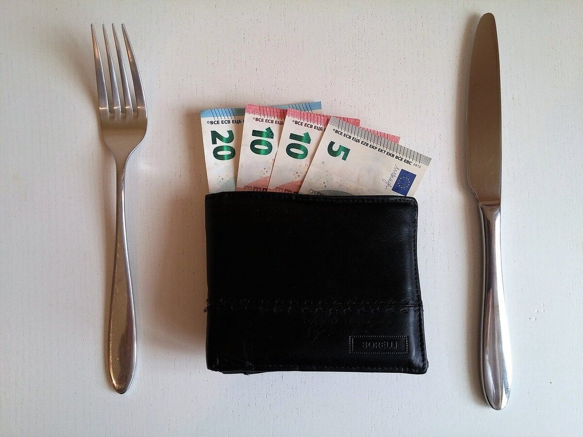 ¿Se puede vivir en España cobrando 1.300 euros al mes?