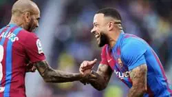 Dani Alves sale de prisi&oacute;n tras conseguir en cinco d&iacute;as la fianza de un mill&oacute;n de euros de Memphis Depay