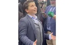 Este ni&ntilde;o se convierte en el hazmerre&iacute;r por cantarle as&iacute; al Cristo