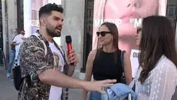 Preguntan a dos chicas si acoger&iacute;an a inmigrantes ilegales en su casa y pasa esto