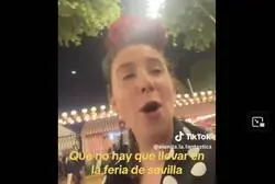 Esta chica se ha ganado el odio de todos por criticar todos los trajes en la Feria de Abril