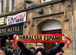 Bufanda de &ldquo;Gibraltar Espa&ntilde;ol&rdquo; en Manchester antes del enfrentamiento entre el Manchester City y el Real Madrid