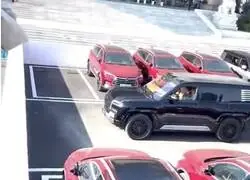 China revoluciona el mercado con este coche que aparca solo en espacios reducidos