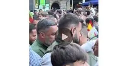 Santiago Abascal insulta a una mujer que le increp&oacute; en la calle