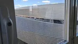 Un vecino del Bernab&eacute;u muestra el ru&iacute;do que provoca el estadio con los conciertos