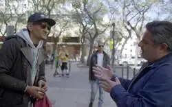 Un yonki la l&iacute;a en plena entrevista del Raval en LaSexta