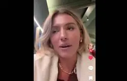 Unas pijas espa&ntilde;olas van a una cafeter&iacute;a de Champs &Eacute;lys&eacute;es en Par&iacute;s y se sorprenden de la hostia que les meten por unos caf&eacute;s una botella de agua y unos macarons