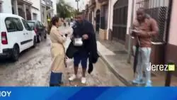 Entrevista surrealista a un hombre durante las inundaciones por la DANA en Jerez