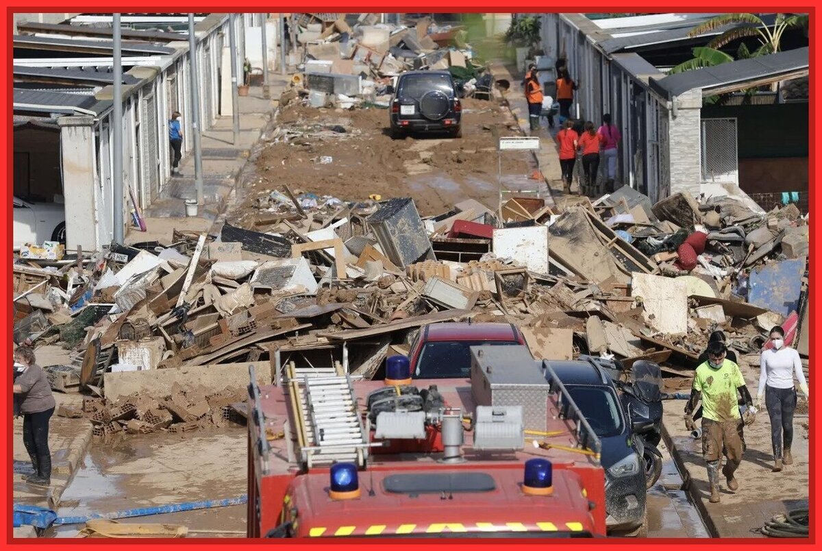 Vito Quiles crea el bulo de que se est&aacute; tirando a la basura la ropa donada en Valencia