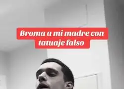 Se tat&uacute;a en el cuello y su familia de pijos reacciona as&iacute;