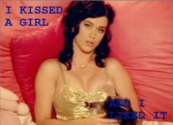 Enlace a Katy Perry kissed a girl