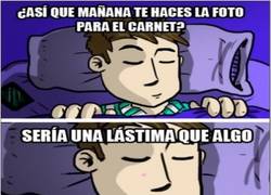 Enlace a La noche antes de la foto de carnet
