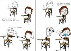 Enlace a Darle agua de tu botella a una tía buena