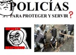 Enlace a Policias, ¿para proteger y servir?