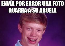 Enlace a Envía por error una foto guarra a su abuela